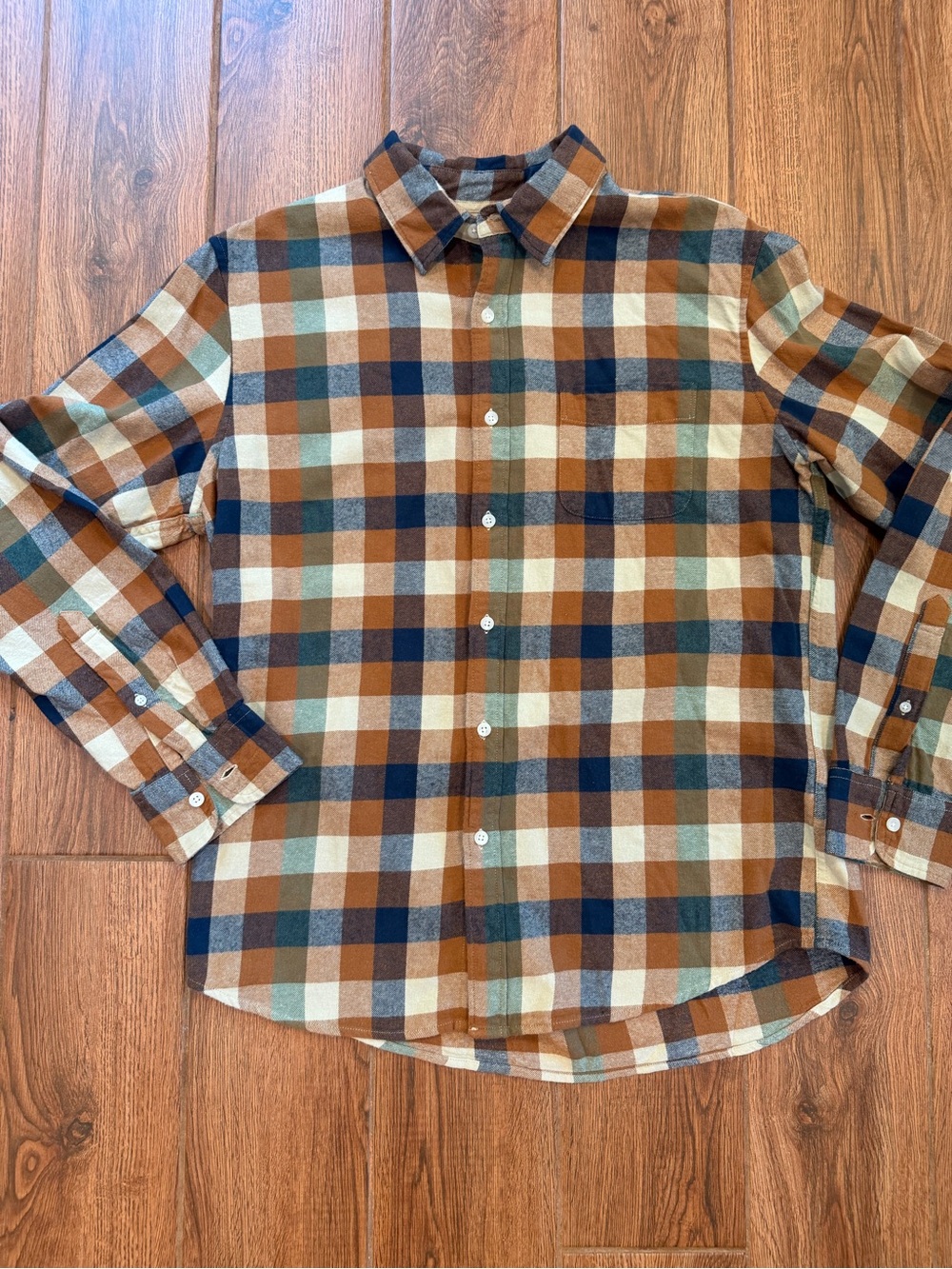 J. Crew Men's Plaid flannel Button-Down Shirt in Brown, Navy, and Cream / large